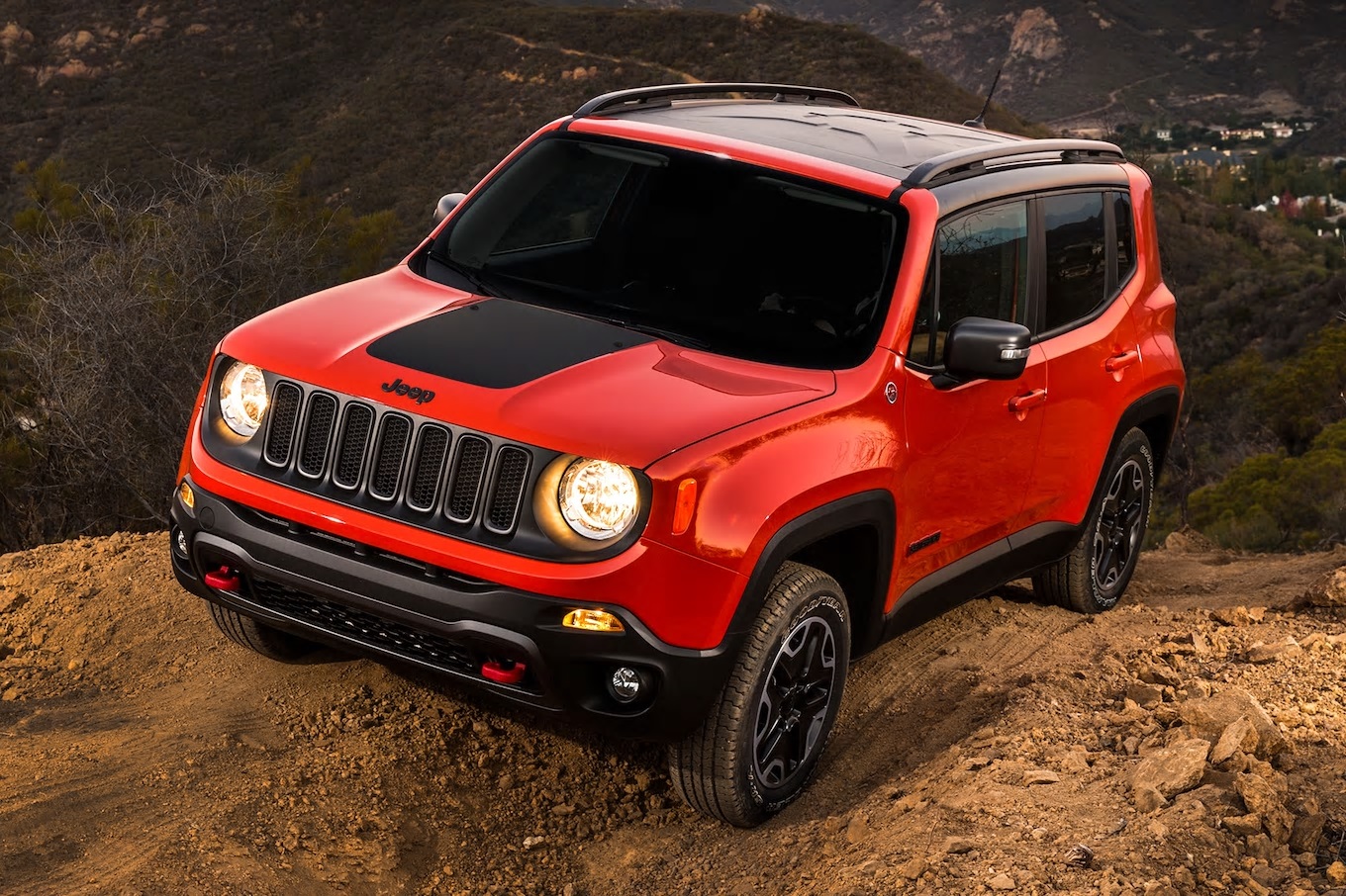 2017-Jeep-Renegade-Trailhawk-front-three-quarter-03